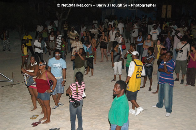 Red Stripe Reggae Sumfest 2007 - Beach Party - Tropical Beach - Sunday, July 15, 2007 - FAB 5 + Z Liquid - zip 103 fm - DJ Marvin - fame 95 fm - Craig Ross - Pieces  - Wyclef Refuge all-Star Sound System - Tropical Beach, Montego Bay, St James, Jamaica W.I. - Negril Travel Guide.com, Negril Jamaica WI - http://www.negriltravelguide.com - info@negriltravelguide.com...!