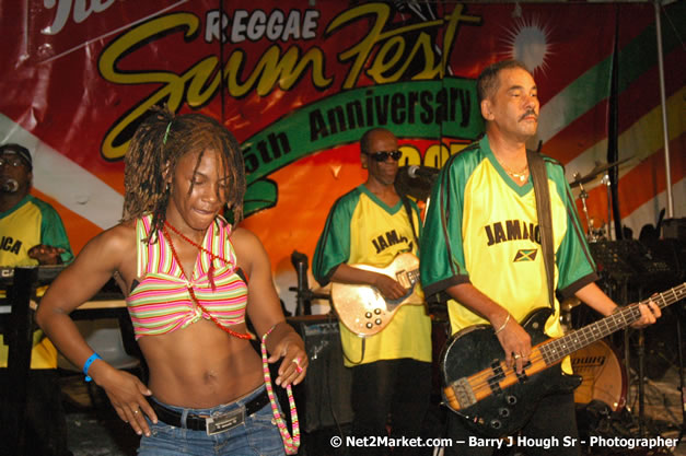 Red Stripe Reggae Sumfest 2007 - Beach Party - Tropical Beach - Sunday, July 15, 2007 - FAB 5 + Z Liquid - zip 103 fm - DJ Marvin - fame 95 fm - Craig Ross - Pieces  - Wyclef Refuge all-Star Sound System - Tropical Beach, Montego Bay, St James, Jamaica W.I. - Negril Travel Guide.com, Negril Jamaica WI - http://www.negriltravelguide.com - info@negriltravelguide.com...!