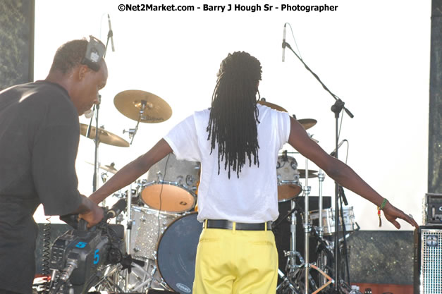 Beenie Man - Explosion - Red Stripe Reggae Sumfest 2007 - Thursday, July 19, 2007 - Red Stripe Reggae Sumfest 2007 at Catherine Hall, Montego Bay, St James, Jamaica W.I. - Negril Travel Guide, Negril Jamaica WI - http://www.negriltravelguide.com - info@negriltravelguide.com...!