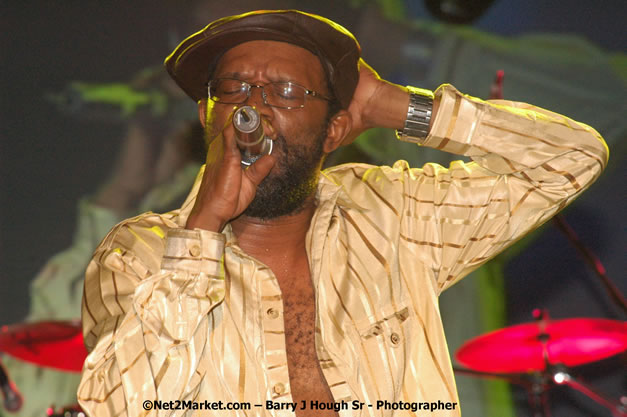 Beres Hammond - Red Stripe Reggae Sumfest 2007 - Zenith - Saturday, July 21, 2007 - Catherine Hall, Montego Bay, St James, Jamaica W.I. - Negril Travel Guide, Negril Jamaica WI - http://www.negriltravelguide.com - info@negriltravelguide.com...!