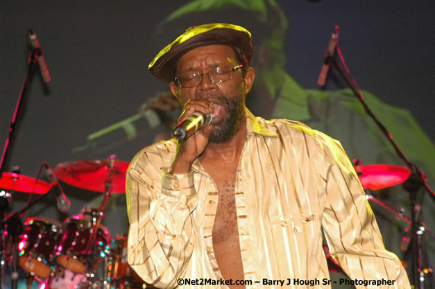 Beres Hammond - Red Stripe Reggae Sumfest 2007 - Zenith - Saturday, July 21, 2007 - Catherine Hall, Montego Bay, St James, Jamaica W.I. - Negril Travel Guide, Negril Jamaica WI - http://www.negriltravelguide.com - info@negriltravelguide.com...!