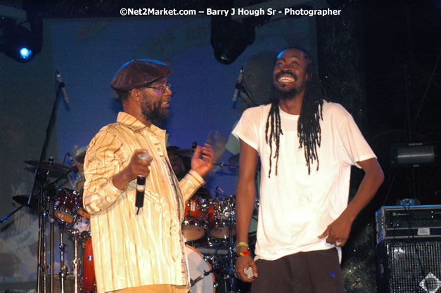 Beres Hammond - Red Stripe Reggae Sumfest 2007 - Zenith - Saturday, July 21, 2007 - Catherine Hall, Montego Bay, St James, Jamaica W.I. - Negril Travel Guide, Negril Jamaica WI - http://www.negriltravelguide.com - info@negriltravelguide.com...!