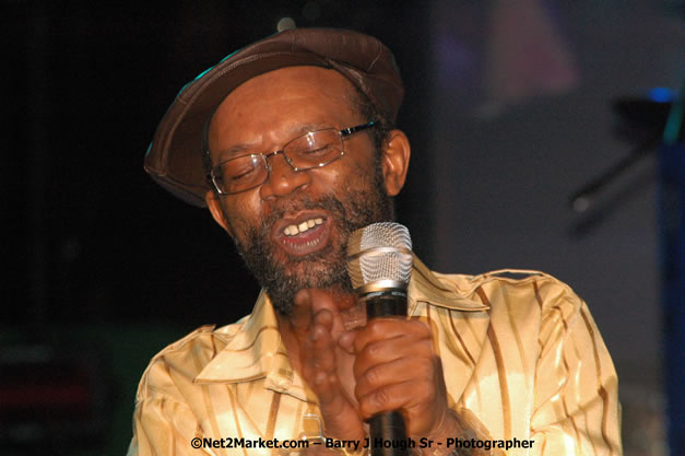 Beres Hammond - Red Stripe Reggae Sumfest 2007 - Zenith - Saturday, July 21, 2007 - Catherine Hall, Montego Bay, St James, Jamaica W.I. - Negril Travel Guide, Negril Jamaica WI - http://www.negriltravelguide.com - info@negriltravelguide.com...!