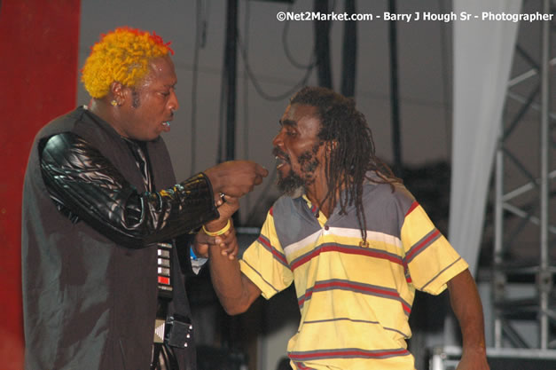 Elephant Man - Explosion - Red Stripe Reggae Sumfest 2007 - Thursday, July 19, 2007 - Red Stripe Reggae Sumfest 2007 at Catherine Hall, Montego Bay, St James, Jamaica W.I. - Negril Travel Guide, Negril Jamaica WI - http://www.negriltravelguide.com - info@negriltravelguide.com...!