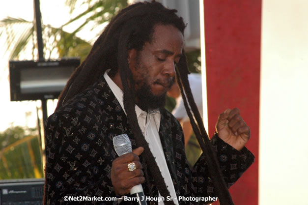 Half Pint - Red Stripe Reggae Sumfest 2007 - Zenith - Saturday, July 21, 2007 - Catherine Hall, Montego Bay, St James, Jamaica W.I. - Negril Travel Guide, Negril Jamaica WI - http://www.negriltravelguide.com - info@negriltravelguide.com...!