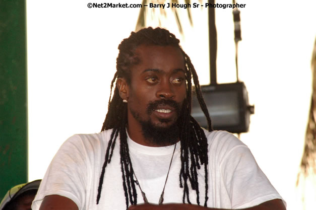 Mighty Diamonds - Red Stripe Reggae Sumfest 2007 - Zenith - Saturday, July 21, 2007 - Catherine Hall, Montego Bay, St James, Jamaica W.I. - Negril Travel Guide, Negril Jamaica WI - http://www.negriltravelguide.com - info@negriltravelguide.com...!