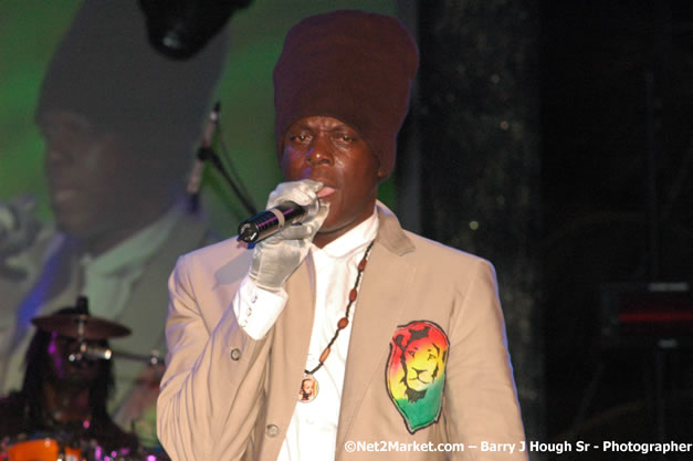 Richie Spice  - Red Stripe Reggae Sumfest 2007 - Zenith - Saturday, July 21, 2007 - Catherine Hall, Montego Bay, St James, Jamaica W.I. - Negril Travel Guide, Negril Jamaica WI - http://www.negriltravelguide.com - info@negriltravelguide.com...!