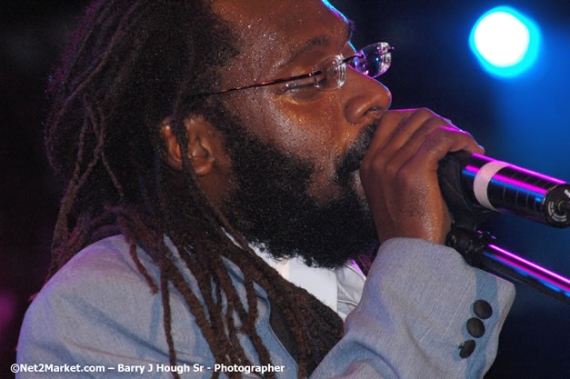 Tarrus Riley - Red Stripe Reggae Sumfest 2007 - Zenith - Saturday, July 21, 2007 - Catherine Hall, Montego Bay, St James, Jamaica W.I. - Negril Travel Guide, Negril Jamaica WI - http://www.negriltravelguide.com - info@negriltravelguide.com...!