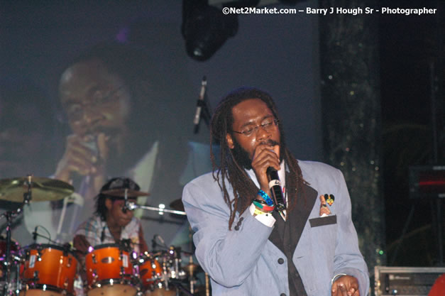 Tarrus Riley - Red Stripe Reggae Sumfest 2007 - Zenith - Saturday, July 21, 2007 - Catherine Hall, Montego Bay, St James, Jamaica W.I. - Negril Travel Guide, Negril Jamaica WI - http://www.negriltravelguide.com - info@negriltravelguide.com...!