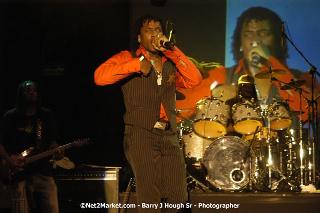 Wayne Marshall - Explosion - Red Stripe Reggae Sumfest 2007 - Thursday, July 19, 2007 - Red Stripe Reggae Sumfest 2007 at Catherine Hall, Montego Bay, St James, Jamaica W.I. - Negril Travel Guide, Negril Jamaica WI - http://www.negriltravelguide.com - info@negriltravelguide.com...!