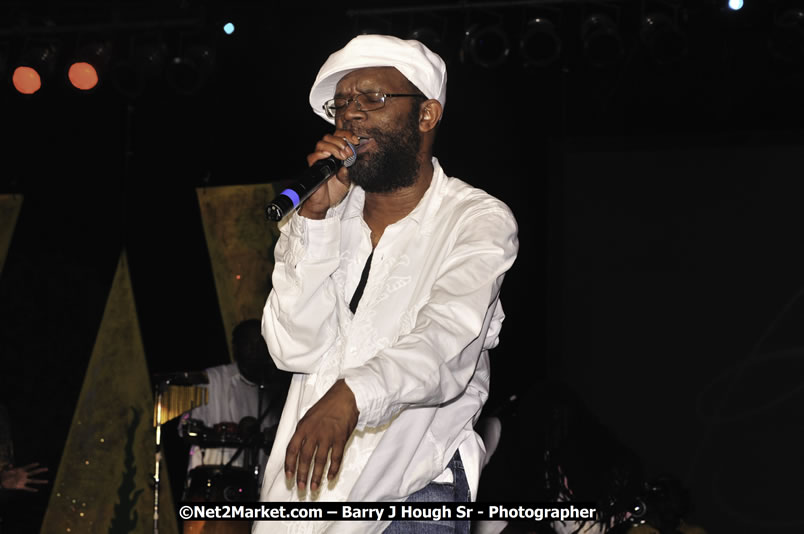 Beres Hammond @ Red Stripe Reggae Sumfest 2008 International Night 2, Catherine Hall, Montego Bay - Saturday, July 19, 2008 - Reggae Sumfest 2008 July 13 - July 19, 2008 - Photographs by Net2Market.com - Barry J. Hough Sr. Photojournalist/Photograper - Photographs taken with a Nikon D300 - Negril Travel Guide, Negril Jamaica WI - http://www.negriltravelguide.com - info@negriltravelguide.com...!