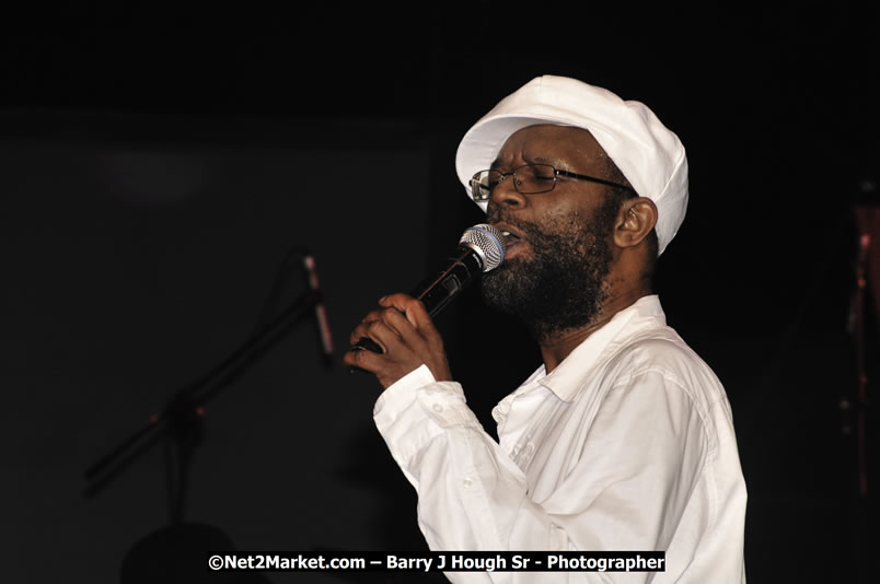 Beres Hammond @ Red Stripe Reggae Sumfest 2008 International Night 2, Catherine Hall, Montego Bay - Saturday, July 19, 2008 - Reggae Sumfest 2008 July 13 - July 19, 2008 - Photographs by Net2Market.com - Barry J. Hough Sr. Photojournalist/Photograper - Photographs taken with a Nikon D300 - Negril Travel Guide, Negril Jamaica WI - http://www.negriltravelguide.com - info@negriltravelguide.com...!