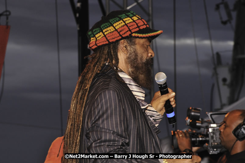 John Holt @ Red Stripe Reggae Sumfest 2008 International Night 2, Catherine Hall, Montego Bay - Saturday, July 19, 2008 - Reggae Sumfest 2008 July 13 - July 19, 2008 - Photographs by Net2Market.com - Barry J. Hough Sr. Photojournalist/Photograper - Photographs taken with a Nikon D300 - Negril Travel Guide, Negril Jamaica WI - http://www.negriltravelguide.com - info@negriltravelguide.com...!