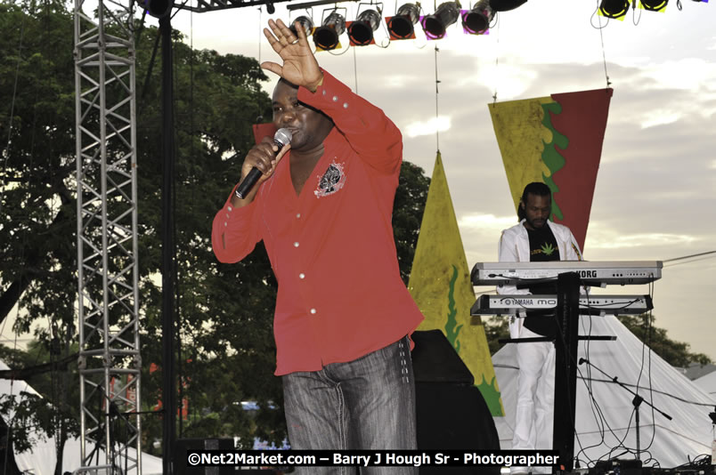 John Holt @ Red Stripe Reggae Sumfest 2008 International Night 2, Catherine Hall, Montego Bay - Saturday, July 19, 2008 - Reggae Sumfest 2008 July 13 - July 19, 2008 - Photographs by Net2Market.com - Barry J. Hough Sr. Photojournalist/Photograper - Photographs taken with a Nikon D300 - Negril Travel Guide, Negril Jamaica WI - http://www.negriltravelguide.com - info@negriltravelguide.com...!