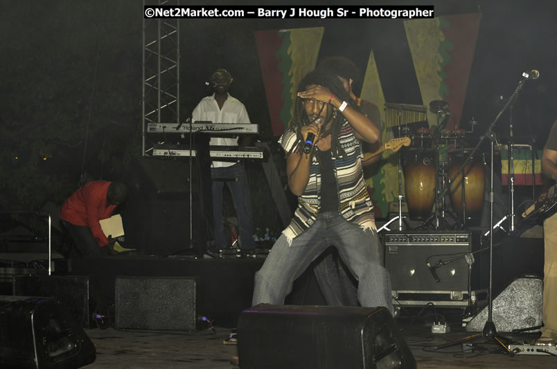 Rootz Underground @ Red Stripe Reggae Sumfest 2008 International Night 2, Catherine Hall, Montego Bay - Saturday, July 19, 2008 - Reggae Sumfest 2008 July 13 - July 19, 2008 - Photographs by Net2Market.com - Barry J. Hough Sr. Photojournalist/Photograper - Photographs taken with a Nikon D300 - Negril Travel Guide, Negril Jamaica WI - http://www.negriltravelguide.com - info@negriltravelguide.com...!