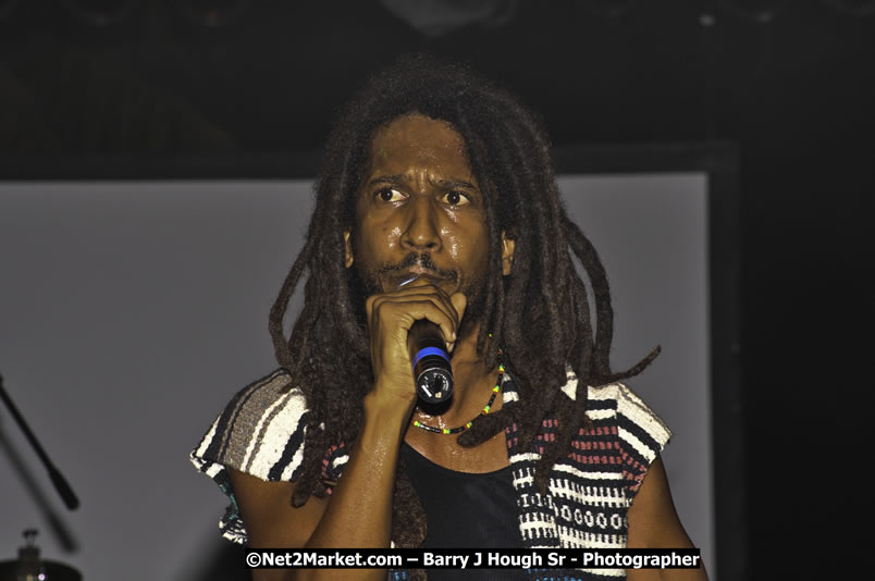 Rootz Underground @ Red Stripe Reggae Sumfest 2008 International Night 2, Catherine Hall, Montego Bay - Saturday, July 19, 2008 - Reggae Sumfest 2008 July 13 - July 19, 2008 - Photographs by Net2Market.com - Barry J. Hough Sr. Photojournalist/Photograper - Photographs taken with a Nikon D300 - Negril Travel Guide, Negril Jamaica WI - http://www.negriltravelguide.com - info@negriltravelguide.com...!