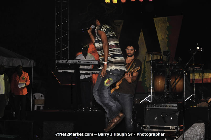 Rootz Underground @ Red Stripe Reggae Sumfest 2008 International Night 2, Catherine Hall, Montego Bay - Saturday, July 19, 2008 - Reggae Sumfest 2008 July 13 - July 19, 2008 - Photographs by Net2Market.com - Barry J. Hough Sr. Photojournalist/Photograper - Photographs taken with a Nikon D300 - Negril Travel Guide, Negril Jamaica WI - http://www.negriltravelguide.com - info@negriltravelguide.com...!