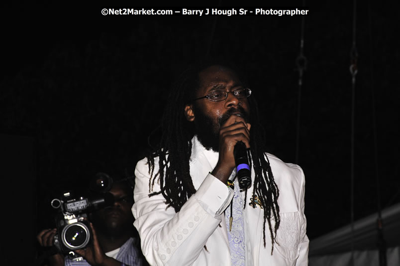 Tarrus Riley @ Red Stripe Reggae Sumfest 2008 International Night 2, Catherine Hall, Montego Bay - Saturday, July 19, 2008 - Reggae Sumfest 2008 July 13 - July 19, 2008 - Photographs by Net2Market.com - Barry J. Hough Sr. Photojournalist/Photograper - Photographs taken with a Nikon D300 - Negril Travel Guide, Negril Jamaica WI - http://www.negriltravelguide.com - info@negriltravelguide.com...!