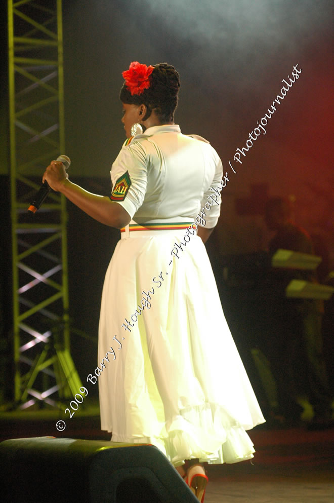 Etana @ Reggae Sumfest 2009 - International Night 2 - Reggae Sumfest 2009,Catherine Hall, Montego Bay, St. James, Jamaica W.I. - Saturday, July 25, 2009 - Reggae Sumfest 2009, July 19 - 25, 2009 - Photographs by Net2Market.com - Barry J. Hough Sr. Photojournalist/Photograper - Photographs taken with a Nikon D70, D100, or D300 - Negril Travel Guide, Negril Jamaica WI - http://www.negriltravelguide.com - info@negriltravelguide.com...!