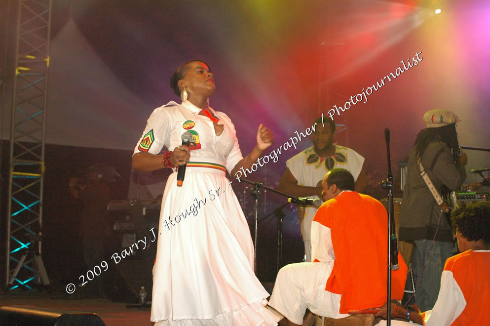 Etana @ Reggae Sumfest 2009 - International Night 2 - Reggae Sumfest 2009,Catherine Hall, Montego Bay, St. James, Jamaica W.I. - Saturday, July 25, 2009 - Reggae Sumfest 2009, July 19 - 25, 2009 - Photographs by Net2Market.com - Barry J. Hough Sr. Photojournalist/Photograper - Photographs taken with a Nikon D70, D100, or D300 - Negril Travel Guide, Negril Jamaica WI - http://www.negriltravelguide.com - info@negriltravelguide.com...!