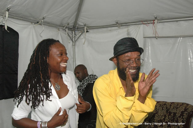 Beres Hammond - Red Stripe Reggae Sumfest 2006 - The Summit - Jamaica's Greatest, The World's Best - Saturday, July 22, 2006 - Montego Bay, Jamaica - Negril Travel Guide, Negril Jamaica WI - http://www.negriltravelguide.com - info@negriltravelguide.com...!