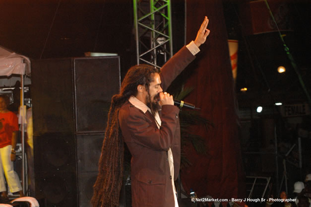 Damian Marley - Red Stripe Reggae Sumfest 2006 - The Summit - Jamaica's Greatest, The World's Best - Saturday, July 22, 2006 - Montego Bay, Jamaica - Negril Travel Guide, Negril Jamaica WI - http://www.negriltravelguide.com - info@negriltravelguide.com...!