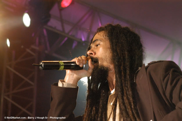 Damian Marley - Red Stripe Reggae Sumfest 2006 - The Summit - Jamaica's Greatest, The World's Best - Saturday, July 22, 2006 - Montego Bay, Jamaica - Negril Travel Guide, Negril Jamaica WI - http://www.negriltravelguide.com - info@negriltravelguide.com...!