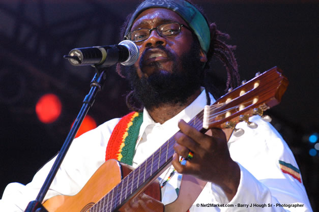 Tarrus Riley - Red Stripe Reggae Sumfest 2006 - The Summit - Jamaica's Greatest, The World's Best - Saturday, July 22, 2006 - Montego Bay, Jamaica - Negril Travel Guide, Negril Jamaica WI - http://www.negriltravelguide.com - info@negriltravelguide.com...!