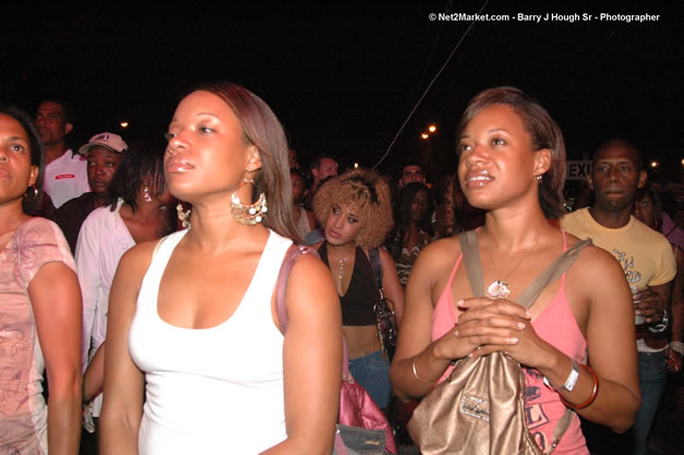 Venue - Audience at Red Stripe Reggae Sumfest 2006 - The Summit - Jamaica's Greatest, The World's Best - Saturday, July 22, 2006 - Montego Bay, Jamaica - Negril Travel Guide, Negril Jamaica WI - http://www.negriltravelguide.com - info@negriltravelguide.com...!