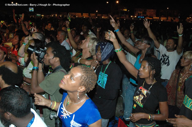 Venue & Audience - Ignition - The Internation Fire Blazes - Friday, July 21, 2006 - Montego Bay, Jamaica - Negril Travel Guide, Negril Jamaica WI - http://www.negriltravelguide.com - info@negriltravelguide.com...!