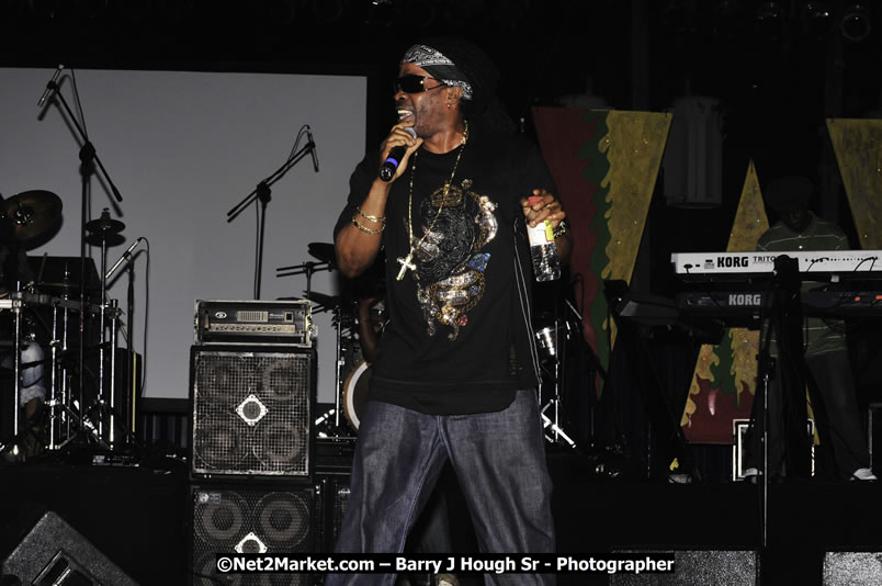 Bonafide @ Reggae Sumfest 2008 International Night 2, Catherine Hall, Montego Bay - Saturday, July 19, 2008 - Reggae Sumfest 2008 July 13 - July 19, 2008 - Photographs by Net2Market.com - Barry J. Hough Sr. Photojournalist/Photograper - Photographs taken with a Nikon D300 - Negril Travel Guide, Negril Jamaica WI - http://www.negriltravelguide.com - info@negriltravelguide.com...!