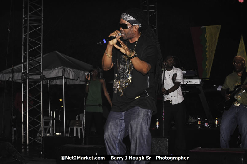 Bonafide @ Reggae Sumfest 2008 International Night 2, Catherine Hall, Montego Bay - Saturday, July 19, 2008 - Reggae Sumfest 2008 July 13 - July 19, 2008 - Photographs by Net2Market.com - Barry J. Hough Sr. Photojournalist/Photograper - Photographs taken with a Nikon D300 - Negril Travel Guide, Negril Jamaica WI - http://www.negriltravelguide.com - info@negriltravelguide.com...!