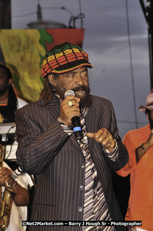 John Holt @ Reggae Sumfest 2008 International Night 2, Catherine Hall, Montego Bay - Saturday, July 19, 2008 - Reggae Sumfest 2008 July 13 - July 19, 2008 - Photographs by Net2Market.com - Barry J. Hough Sr. Photojournalist/Photograper - Photographs taken with a Nikon D300 - Negril Travel Guide, Negril Jamaica WI - http://www.negriltravelguide.com - info@negriltravelguide.com...!