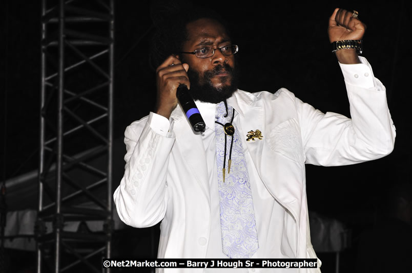 Tarrus Riley @ Reggae Sumfest 2008 International Night 2, Catherine Hall, Montego Bay - Saturday, July 19, 2008 - Reggae Sumfest 2008 July 13 - July 19, 2008 - Photographs by Net2Market.com - Barry J. Hough Sr. Photojournalist/Photograper - Photographs taken with a Nikon D300 - Negril Travel Guide, Negril Jamaica WI - http://www.negriltravelguide.com - info@negriltravelguide.com...!