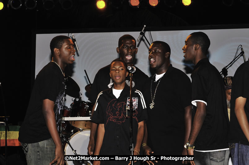 Tarrus Riley @ Reggae Sumfest 2008 International Night 2, Catherine Hall, Montego Bay - Saturday, July 19, 2008 - Reggae Sumfest 2008 July 13 - July 19, 2008 - Photographs by Net2Market.com - Barry J. Hough Sr. Photojournalist/Photograper - Photographs taken with a Nikon D300 - Negril Travel Guide, Negril Jamaica WI - http://www.negriltravelguide.com - info@negriltravelguide.com...!