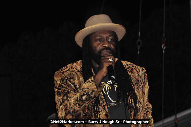 Tarrus Riley @ Reggae Sumfest 2008 International Night 2, Catherine Hall, Montego Bay - Saturday, July 19, 2008 - Reggae Sumfest 2008 July 13 - July 19, 2008 - Photographs by Net2Market.com - Barry J. Hough Sr. Photojournalist/Photograper - Photographs taken with a Nikon D300 - Negril Travel Guide, Negril Jamaica WI - http://www.negriltravelguide.com - info@negriltravelguide.com...!