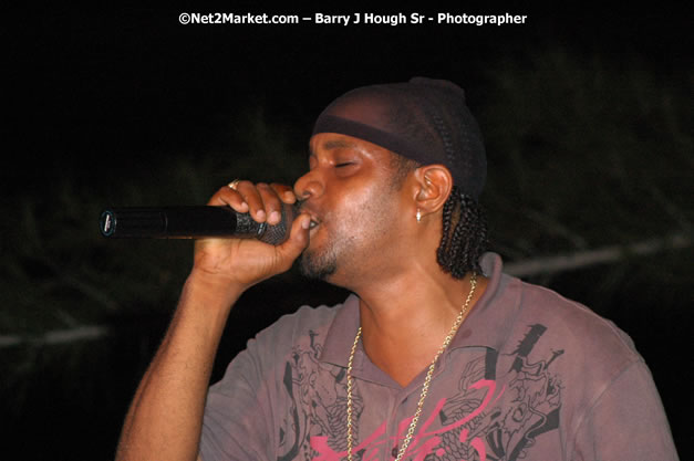 Tarrus Riley, Jimmy Riley, and Dwayne Stephensen - Money Cologne Promotions in association with "British Link Up" presents Summer Jam featuring She's Royal Tarrus Riley & Jimmy Riley - Plus Ras Slick, Sham Dawg, and Whiskey Bagio @ Roots Bamboo, Norman Manley Boulevard, Negril, Jamaica W.I. - Backed up Dean Fraser & The Hurricanne Band - MC Barry G and Rev. BB - July 25, 2007 - Negril Travel Guide.com, Negril Jamaica WI - http://www.negriltravelguide.com - info@negriltravelguide.com...!