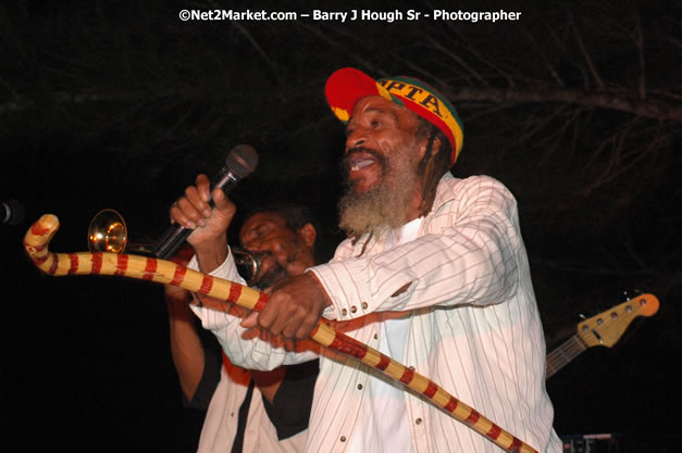 Tarrus Riley, Jimmy Riley, and Dwayne Stephensen - Money Cologne Promotions in association with "British Link Up" presents Summer Jam featuring She's Royal Tarrus Riley & Jimmy Riley - Plus Ras Slick, Sham Dawg, and Whiskey Bagio @ Roots Bamboo, Norman Manley Boulevard, Negril, Jamaica W.I. - Backed up Dean Fraser & The Hurricanne Band - MC Barry G and Rev. BB - July 25, 2007 - Negril Travel Guide.com, Negril Jamaica WI - http://www.negriltravelguide.com - info@negriltravelguide.com...!