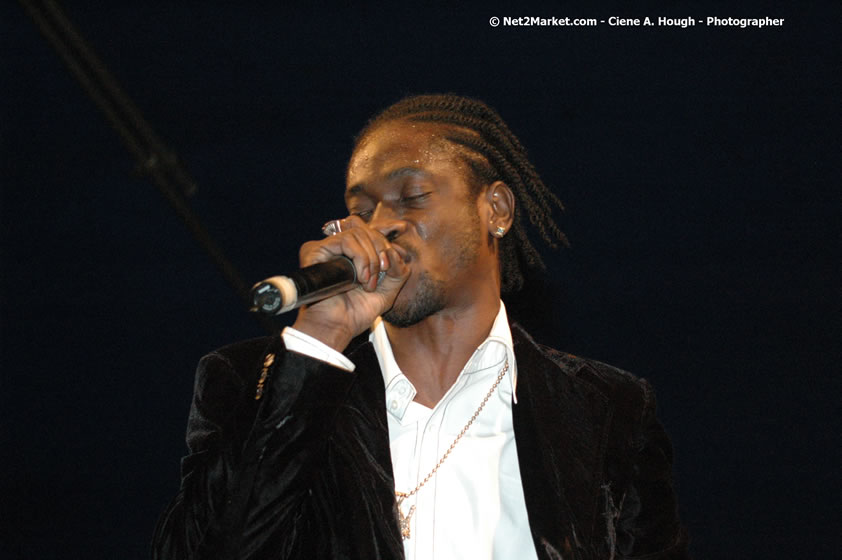 Bounty Killer - Smile Jamaica, Nine Miles, St Anns, Jamaica - Saturday, February 10, 2007 - The Smile Jamaica Concert, a symbolic homecoming in Bob Marley's birthplace of Nine Miles - Negril Travel Guide, Negril Jamaica WI - http://www.negriltravelguide.com - info@negriltravelguide.com...!