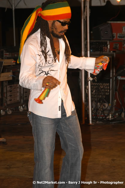 Limey Murray - Smile Jamaica, Nine Miles, St Anns, Jamaica - Saturday, February 10, 2007 - The Smile Jamaica Concert, a symbolic homecoming in Bob Marley's birthplace of Nine Miles - Negril Travel Guide, Negril Jamaica WI - http://www.negriltravelguide.com - info@negriltravelguide.com...!