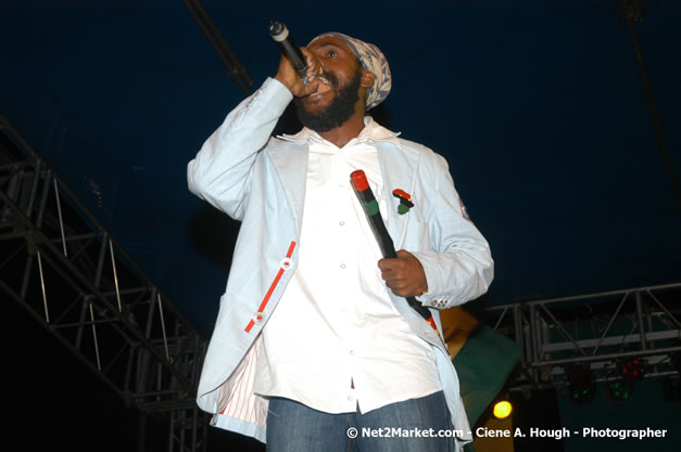 Lutan Fyah - Smile Jamaica, Nine Miles, St Anns, Jamaica - Saturday, February 10, 2007 - The Smile Jamaica Concert, a symbolic homecoming in Bob Marley's birthplace of Nine Miles - Negril Travel Guide, Negril Jamaica WI - http://www.negriltravelguide.com - info@negriltravelguide.com...!