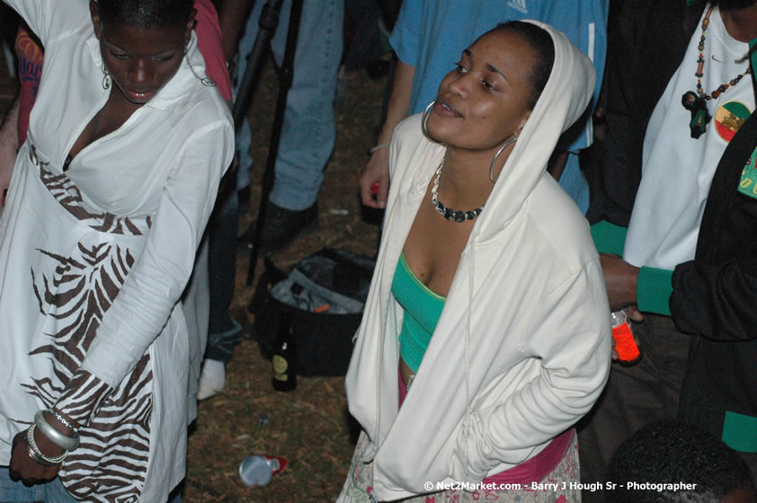 Venue and Audience - Smile Jamaica, Nine Miles, St Anns, Jamaica - Saturday, February 10, 2007 - The Smile Jamaica Concert, a symbolic homecoming in Bob Marley's birthplace of Nine Miles - Negril Travel Guide, Negril Jamaica WI - http://www.negriltravelguide.com - info@negriltravelguide.com...!