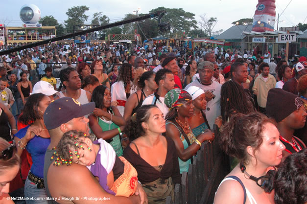 Buju Banton - Red Stripe Reggae Sumfest 2006 - The Summit - Jamaica's Greatest, The World's Best - Saturday, July 22, 2006 - Montego Bay, Jamaica - Negril Travel Guide, Negril Jamaica WI - http://www.negriltravelguide.com - info@negriltravelguide.com...!