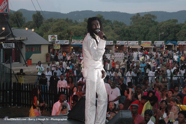 Buju Banton - Red Stripe Reggae Sumfest 2006 - The Summit - Jamaica's Greatest, The World's Best - Saturday, July 22, 2006 - Montego Bay, Jamaica - Negril Travel Guide, Negril Jamaica WI - http://www.negriltravelguide.com - info@negriltravelguide.com...!