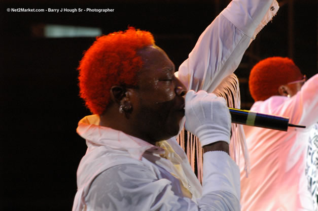 Elephant Man - Red Stripe Reggae Sumfest 2006 - Stormfront - The Blazing Dance Hall Night - Thursday, July 20, 2006 - Catherine Hall Venue - Montego Bay, Jamaica - Negril Travel Guide, Negril Jamaica WI - http://www.negriltravelguide.com - info@negriltravelguide.com...!