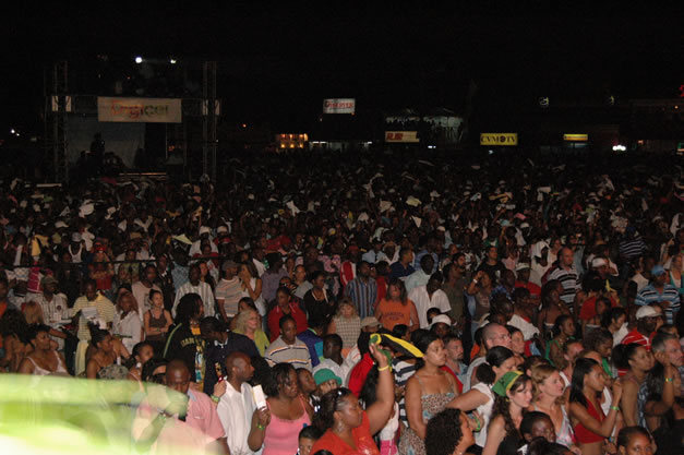 Elephant Man - Red Stripe Reggae Sumfest 2006 - Stormfront - The Blazing Dance Hall Night - Thursday, July 20, 2006 - Catherine Hall Venue - Montego Bay, Jamaica - Negril Travel Guide, Negril Jamaica WI - http://www.negriltravelguide.com - info@negriltravelguide.com...!