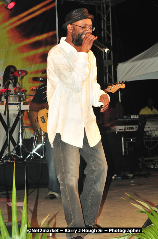 Beres Hammond @ Unite The People An International Reggae Fest, Featuring: Beres Hammond, Coco T, Queen Ifrica, Khalil, Cameal Davis, Iley Dread, Rochelle, Geoffrey Star, Ras Penco, Kool DeLoy, Otis Gayle, J.McKay, Tiney Winey, Venue at Norman Manley Boulevard, Negril, Westmoreland, Jamaica - Saturday, April 4, 2009 - Photographs by Net2Market.com - Barry J. Hough Sr, Photographer/Photojournalist - Negril Travel Guide, Negril Jamaica WI - http://www.negriltravelguide.com - info@negriltravelguide.com...!