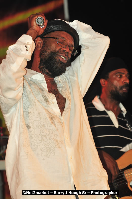 Beres Hammond @ Unite The People An International Reggae Fest, Featuring: Beres Hammond, Coco T, Queen Ifrica, Khalil, Cameal Davis, Iley Dread, Rochelle, Geoffrey Star, Ras Penco, Kool DeLoy, Otis Gayle, J.McKay, Tiney Winey, Venue at Norman Manley Boulevard, Negril, Westmoreland, Jamaica - Saturday, April 4, 2009 - Photographs by Net2Market.com - Barry J. Hough Sr, Photographer/Photojournalist - Negril Travel Guide, Negril Jamaica WI - http://www.negriltravelguide.com - info@negriltravelguide.com...!