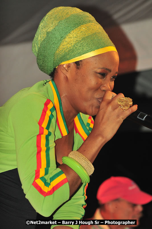 Queen Ifrica @ Unite The People An International Reggae Fest, Featuring: Beres Hammond, Coco T, Queen Ifrica, Khalil, Cameal Davis, Iley Dread, Rochelle, Geoffrey Star, Ras Penco, Kool DeLoy, Otis Gayle, J.McKay, Tiney Winey, Venue at Norman Manley Boulevard, Negril, Westmoreland, Jamaica - Saturday, April 4, 2009 - Photographs by Net2Market.com - Barry J. Hough Sr, Photographer/Photojournalist - Negril Travel Guide, Negril Jamaica WI - http://www.negriltravelguide.com - info@negriltravelguide.com...!