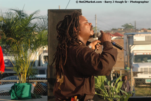 Luciano @ Western Consciousness 2007 - Presented by King of Kings Productons - Saturday, April 28, 2007 - Llandilo Cultural Centre, Savanna-La-Mar, Westmoreland, Jamaica W.I. - Negril Travel Guide, Negril Jamaica WI - http://www.negriltravelguide.com - info@negriltravelguide.com...!